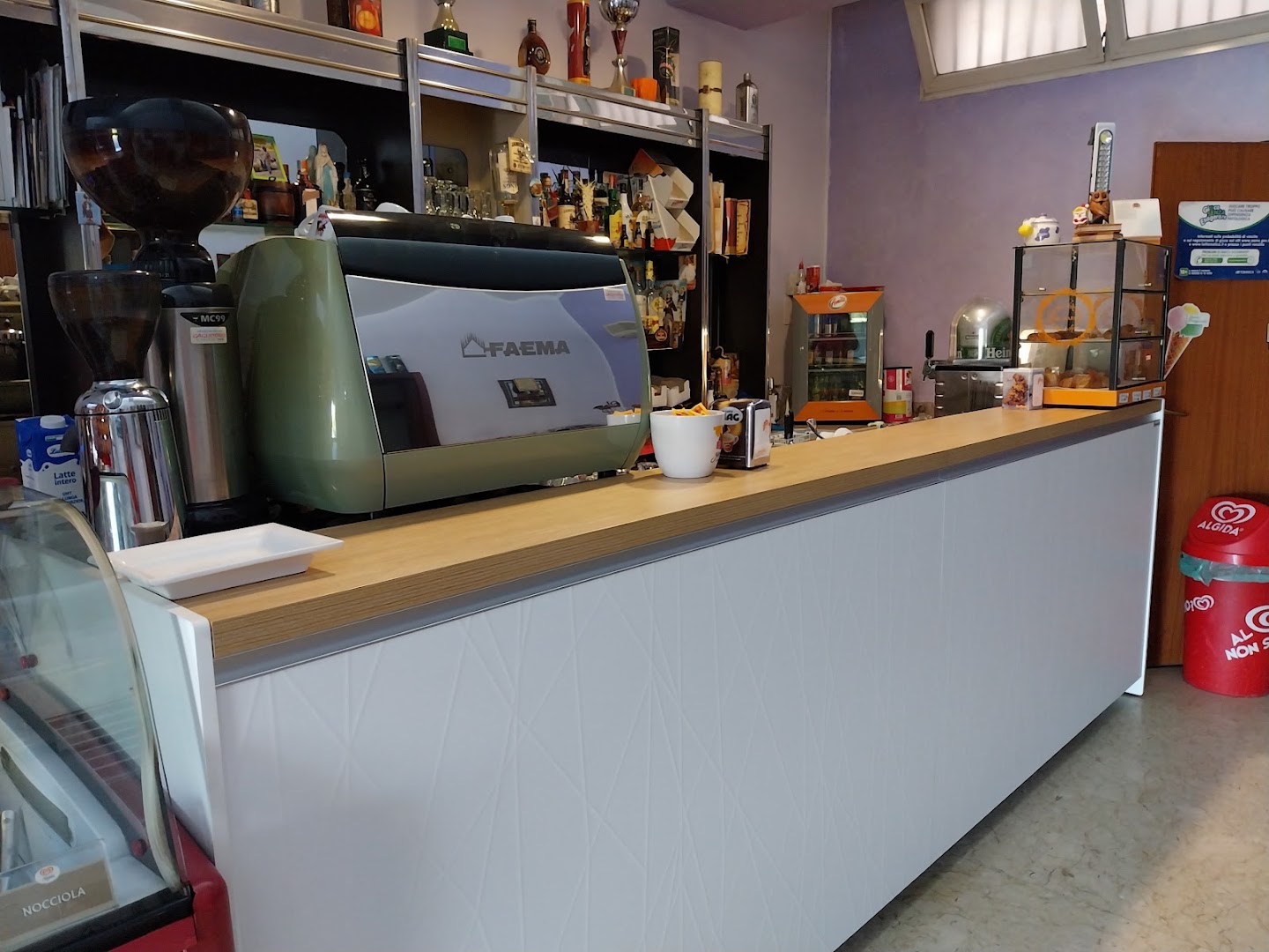 Bar Mediterraneo (cornetteria, gelateria, sala giochi)