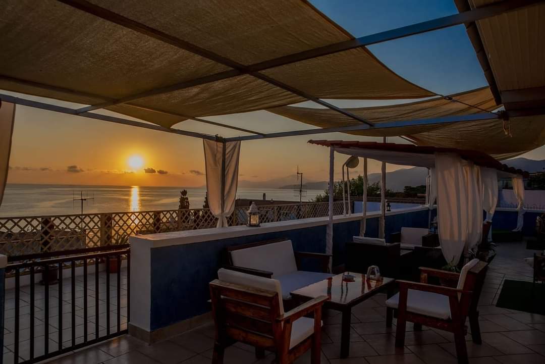 Bar Miramare Gelateria con terrazza panoramica aperitivi & cocktail