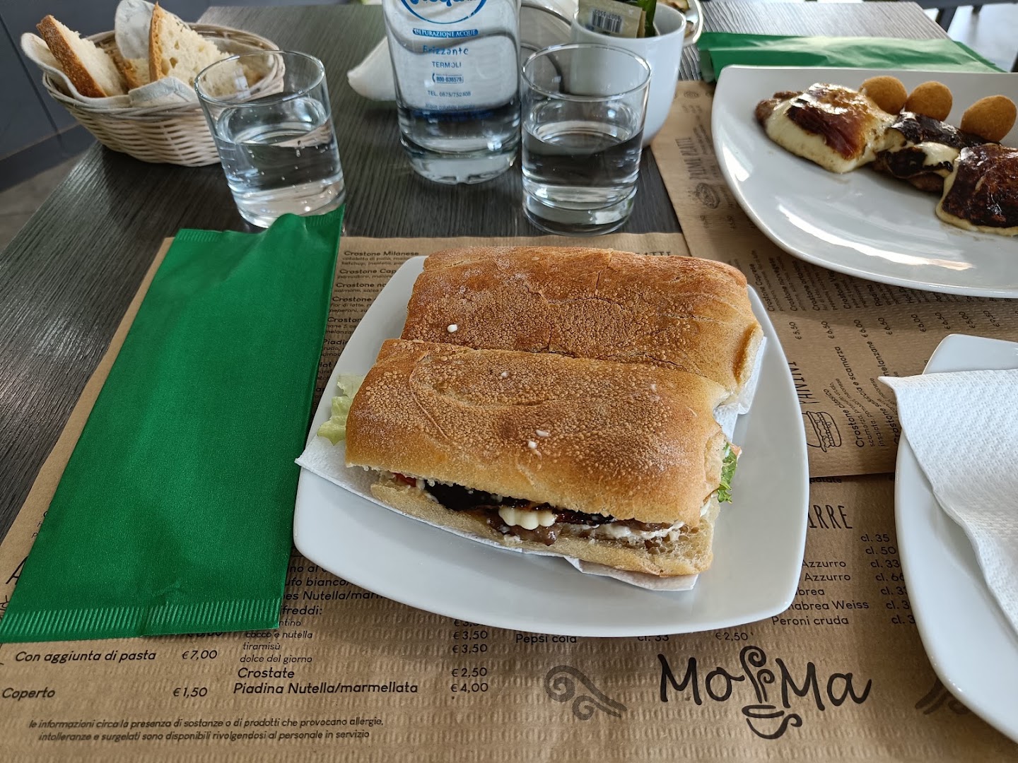 Bar Moma
