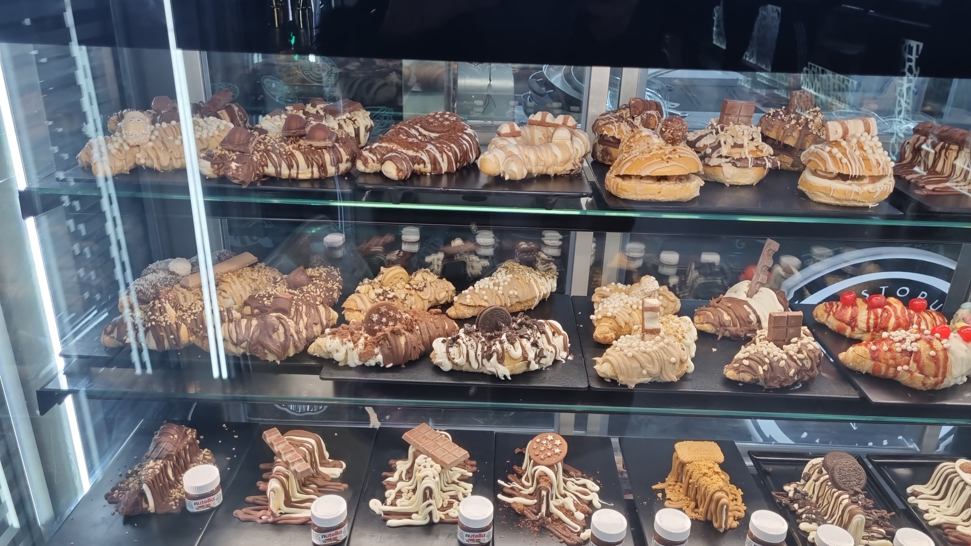 Bar Moschino, Crispano