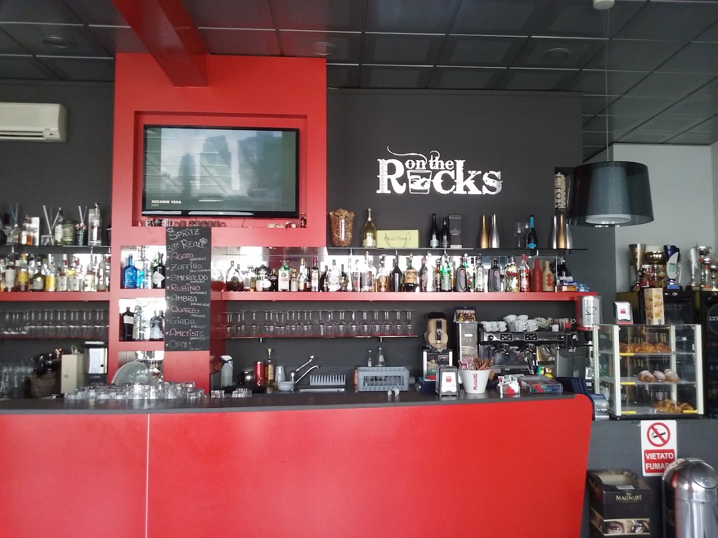 Bar "On the Rocks"