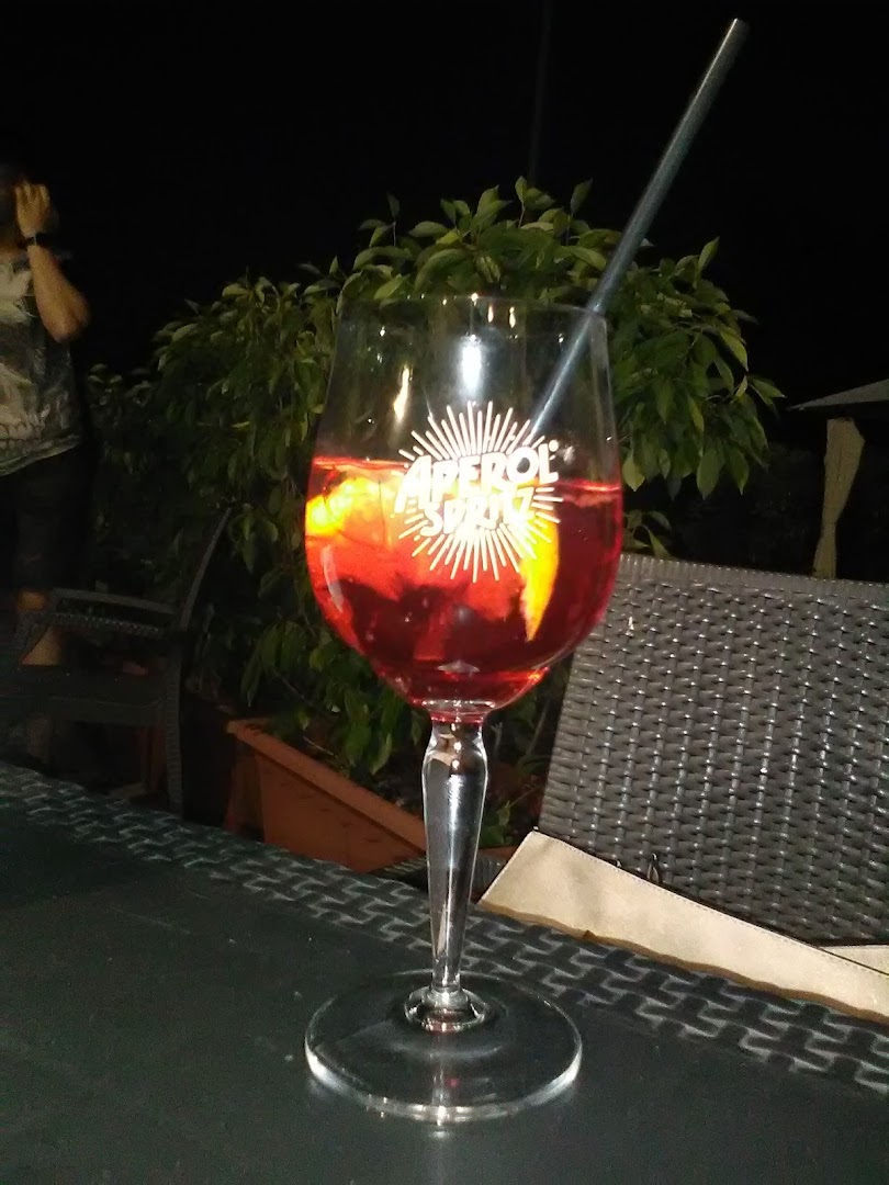Bar "On the Rocks"