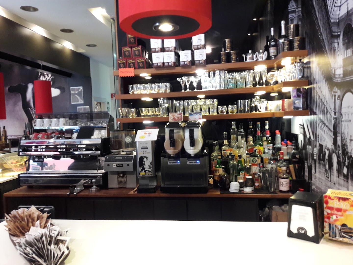 Bar Opera Magna, Opera