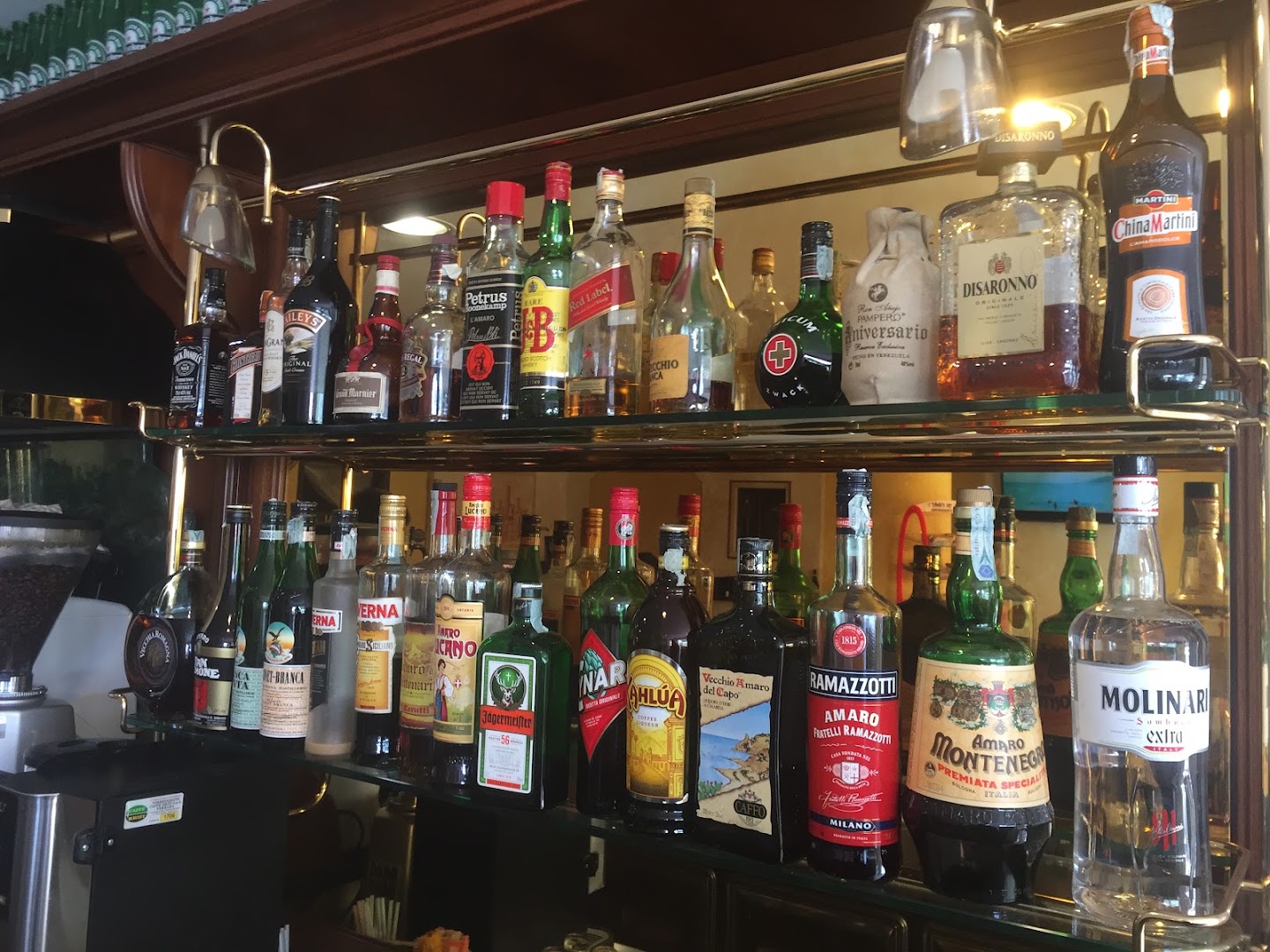 Bar Opessina Di He Chunan