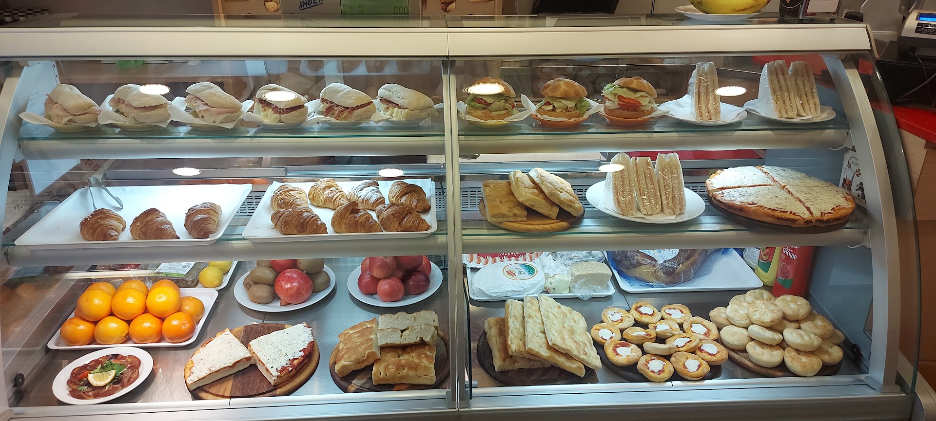 Bar paninaio, Milano