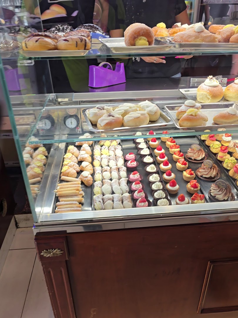 Bar Pasticceria Cacciatori Street Amenta E Roccasalvo, Vittoria