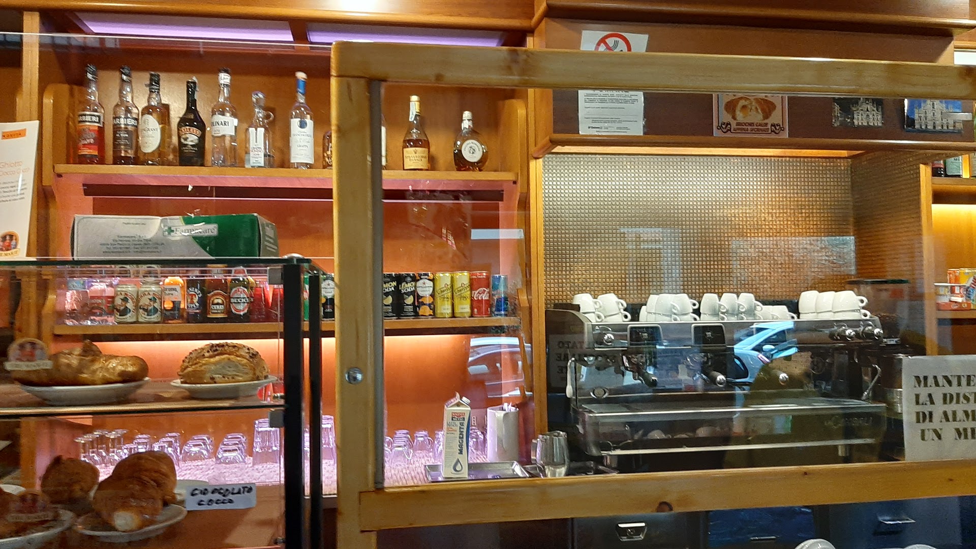 Bar Piscopo, Magenta