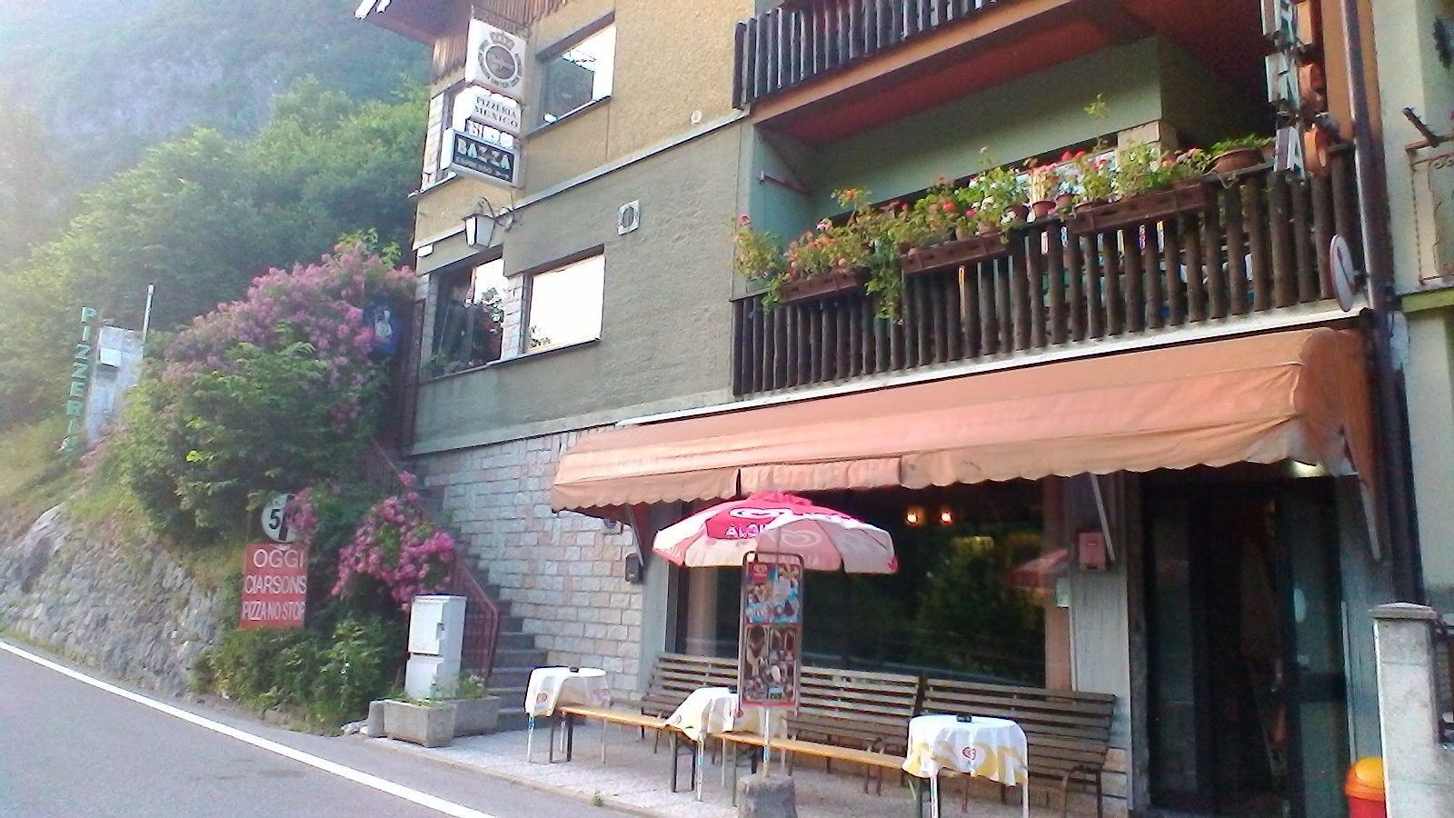 Bar Pizzeria Al Messico di Plozner Walter C. Snc.. Taverna