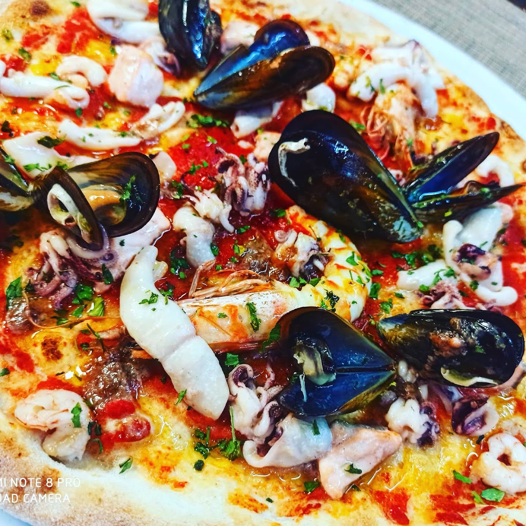 Bar Pizzeria Aurora...forno a legna
