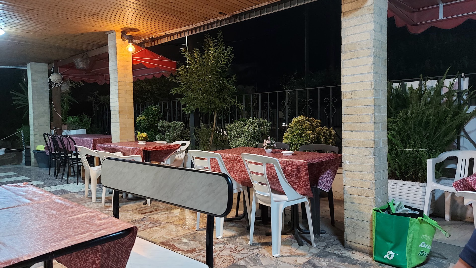 Bar pizzeria aurora