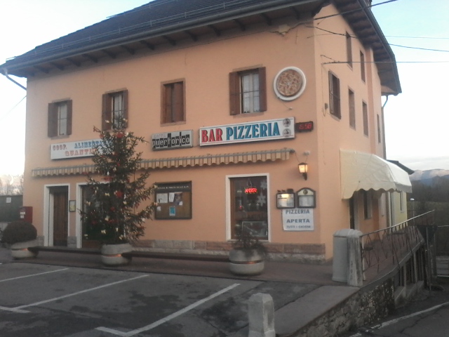 Bar Pizzeria di Viel Ermes aperta giovedì venerdì sabato e domenica alla sera domenica anche a mezzogiorno
