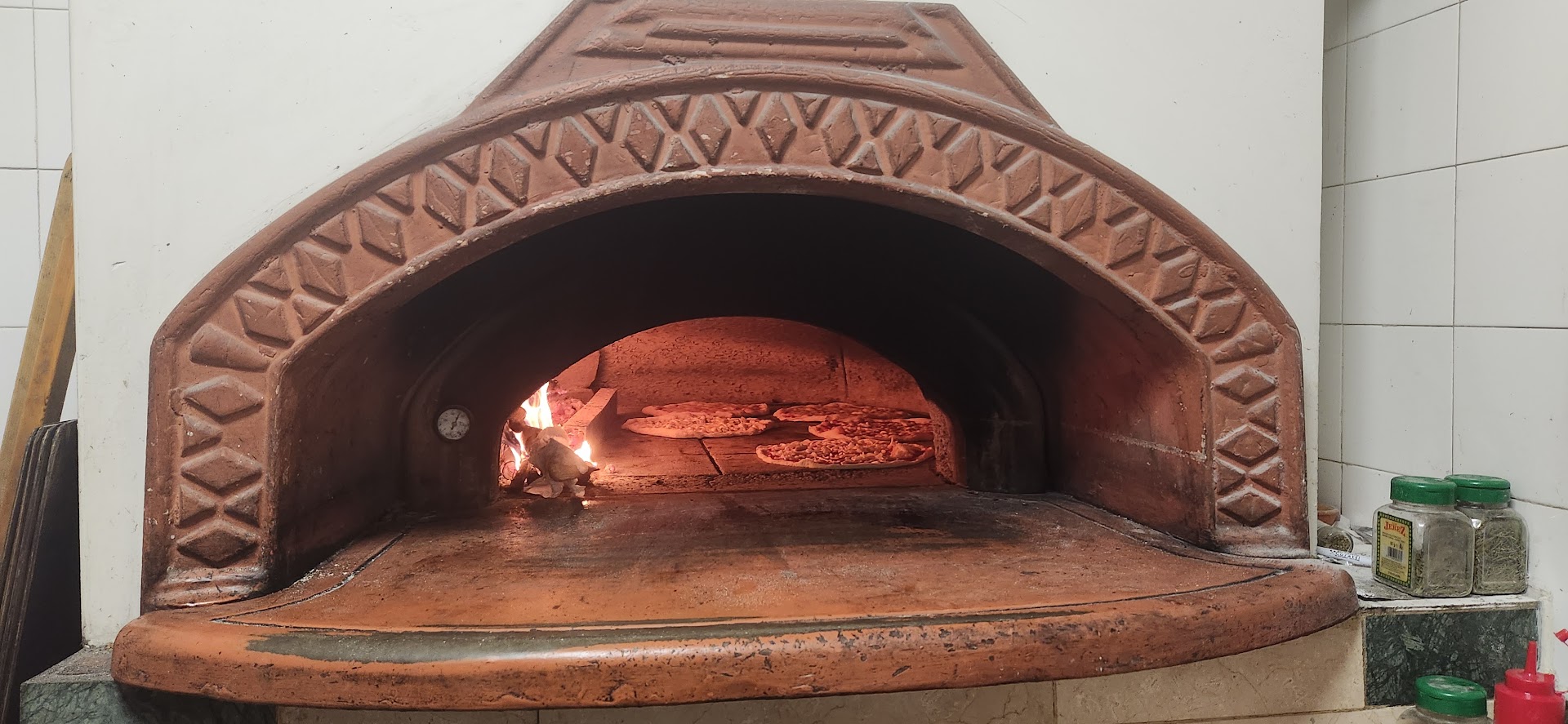 Bar Pizzeria Tabacchi Coratti