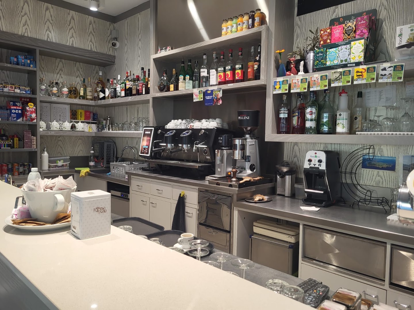 Bar Poppy Di Gallini Christian