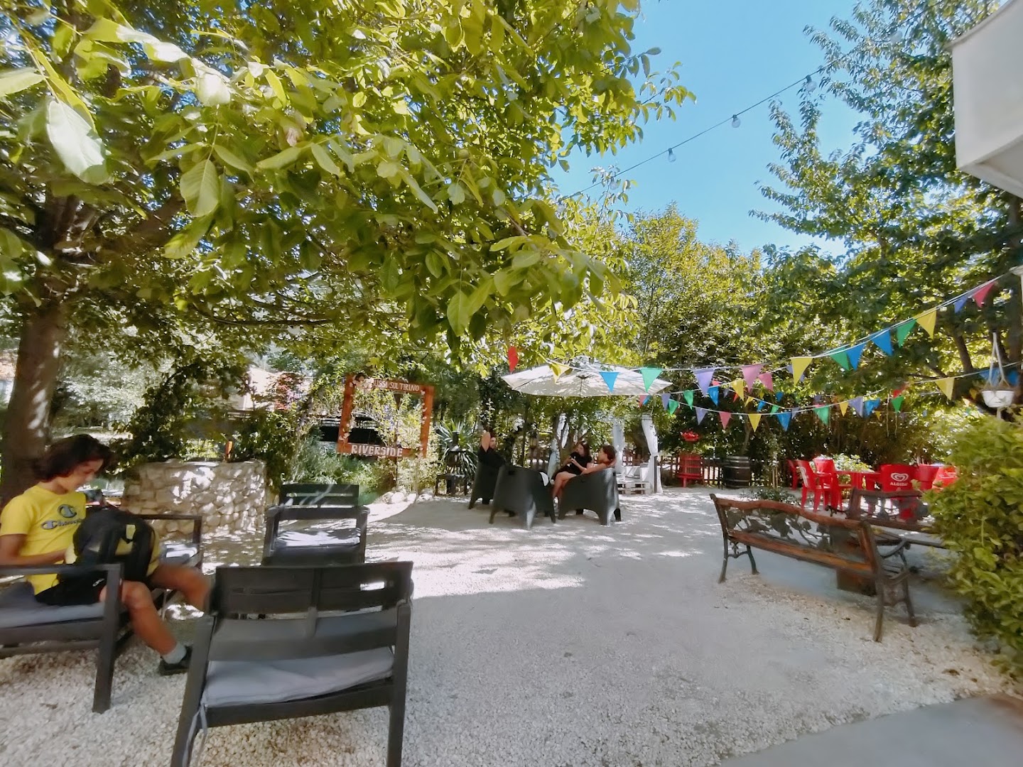 Bar Riverside
