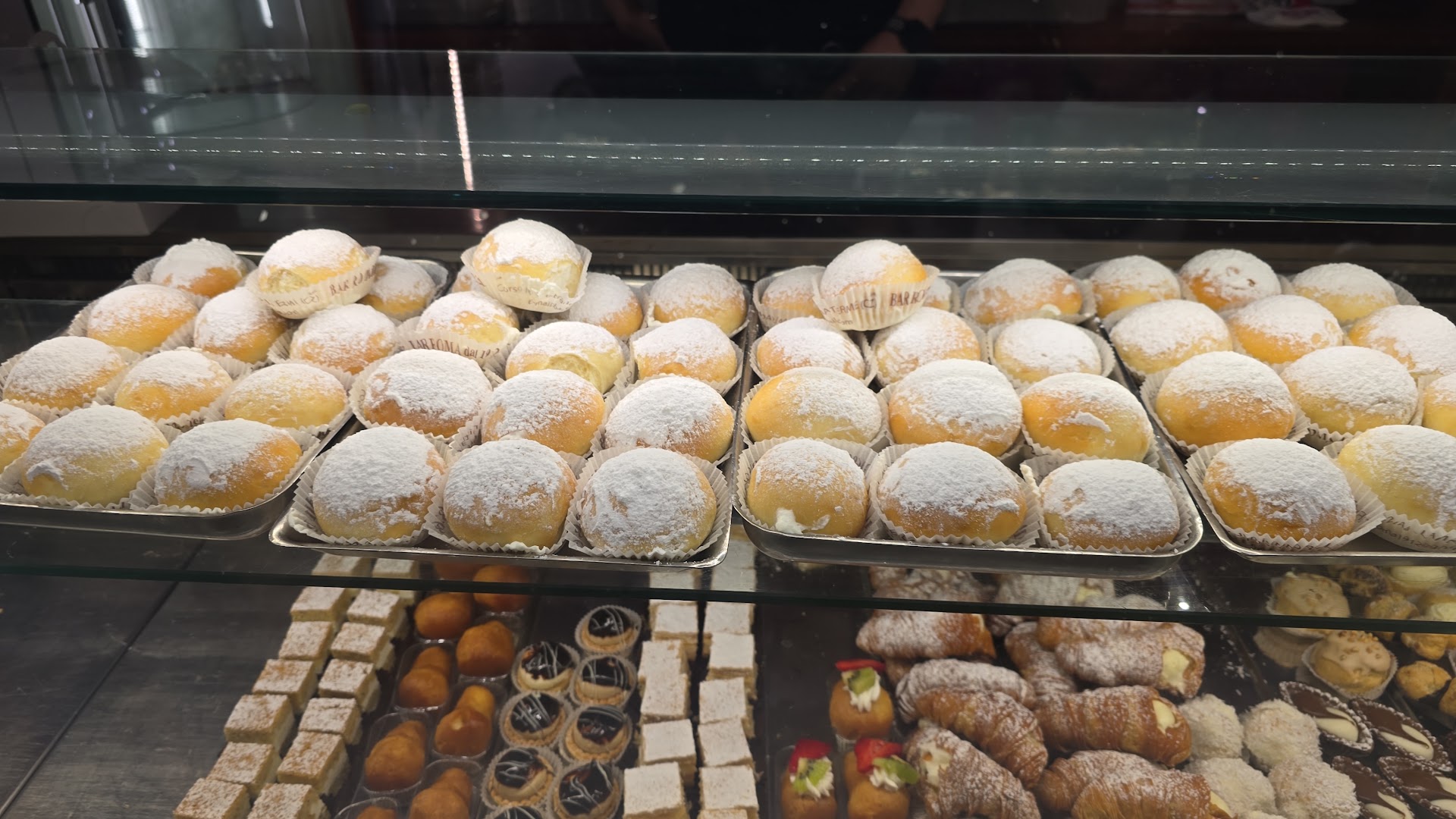 Bar Roma Pasticceria Artigianale - Torte Nuziali - Gelateria - Yogurteria