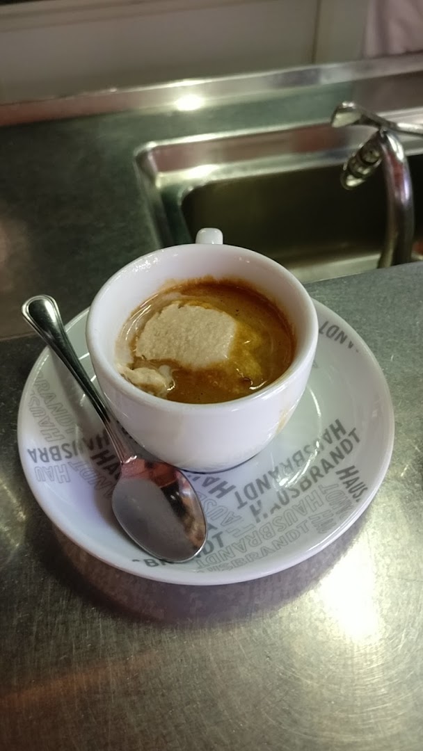 Bar Rosso e Nero, Brindisi