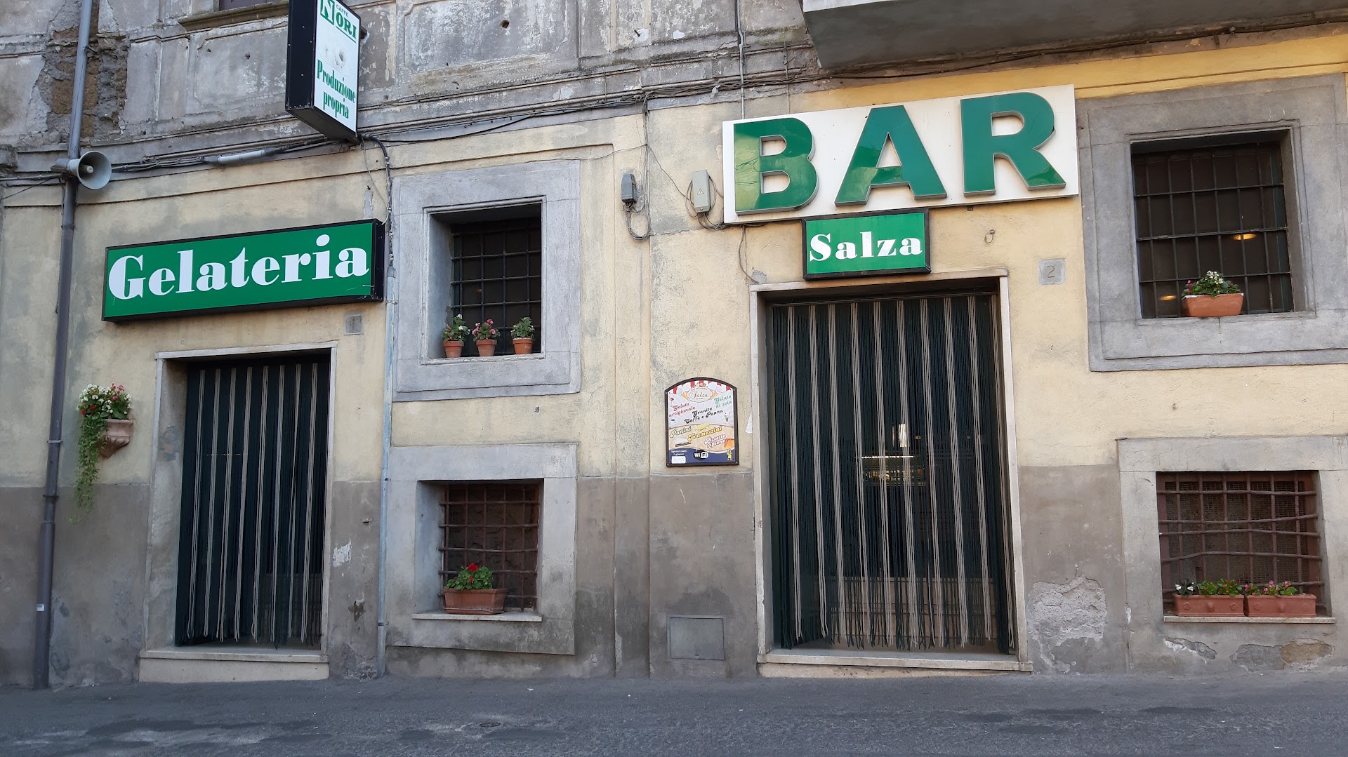 " BAR SALZA Gelateria Snack ", Sutri