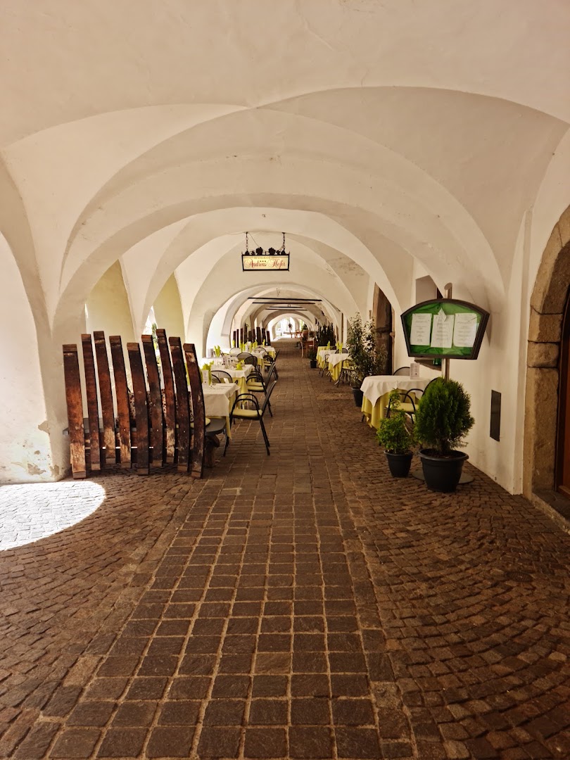 Bar Schwarzer Adler, Egna