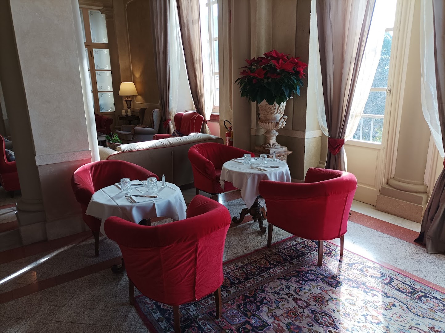 Bar Shelley