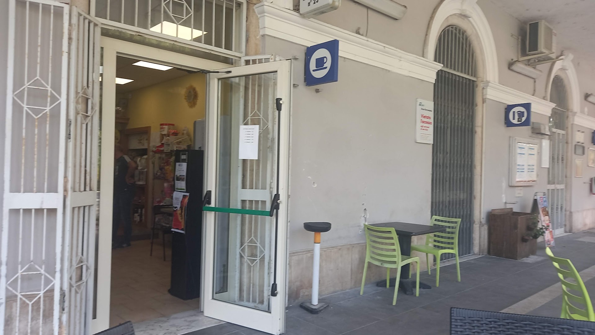 Bar Smile Stazione Uguale Di Enrica Giancola