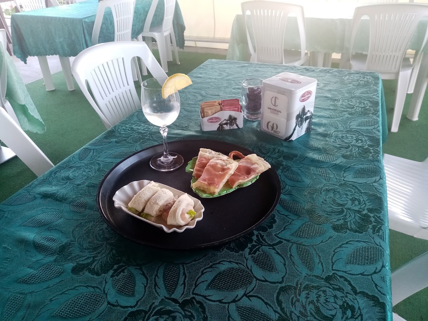 Bar sotto le mura, via largo Umberto l, n 6, 65020 Cugnoli, Pescara Italy