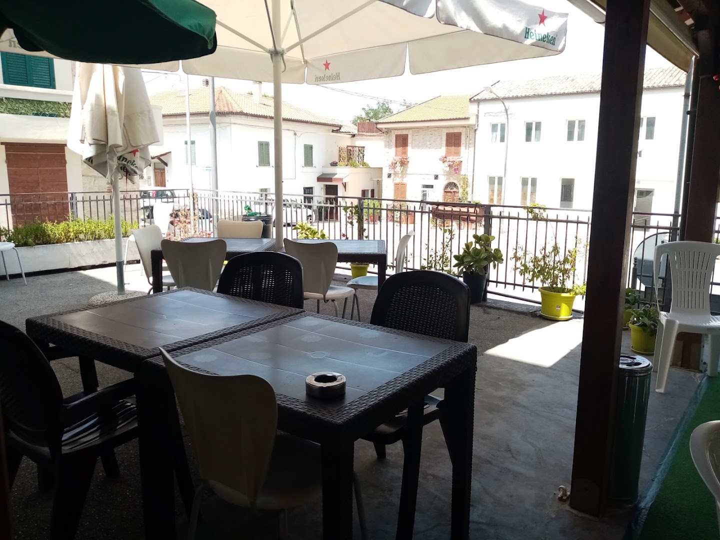 Bar sotto le mura, via largo Umberto l, n 6, 65020 Cugnoli, Pescara Italy