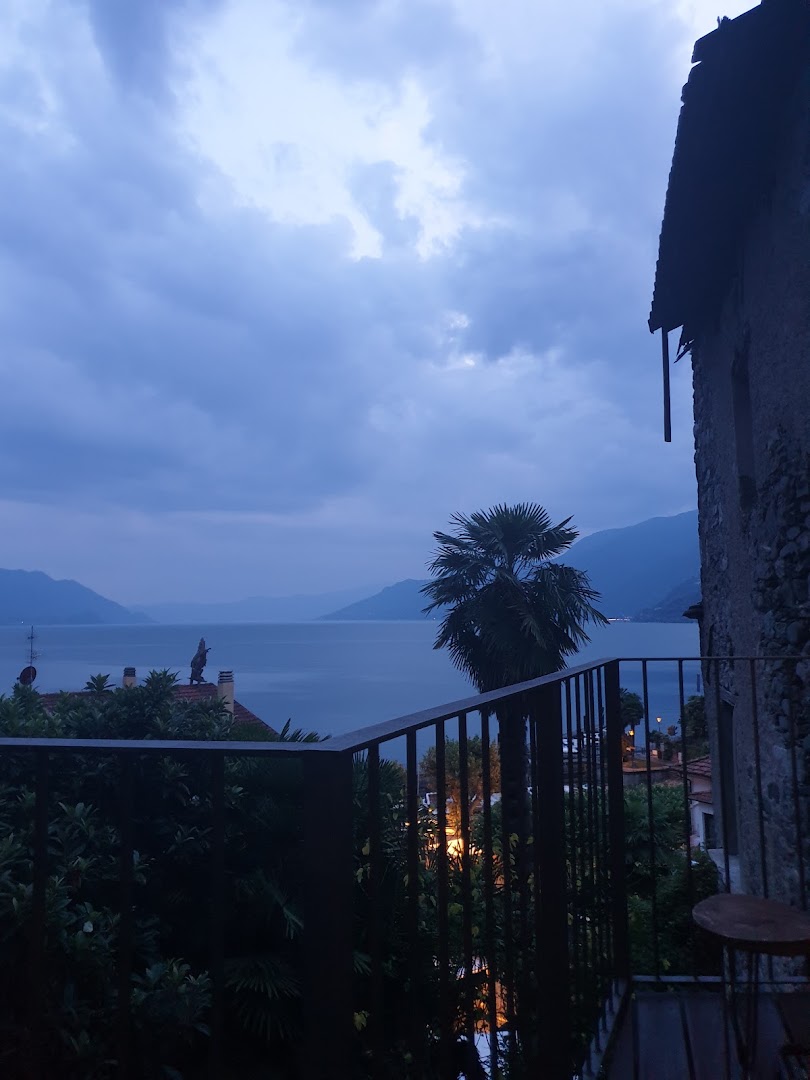 Bar Tabacchi Di Zhou Ya, Maccagno con Pino e Veddasca