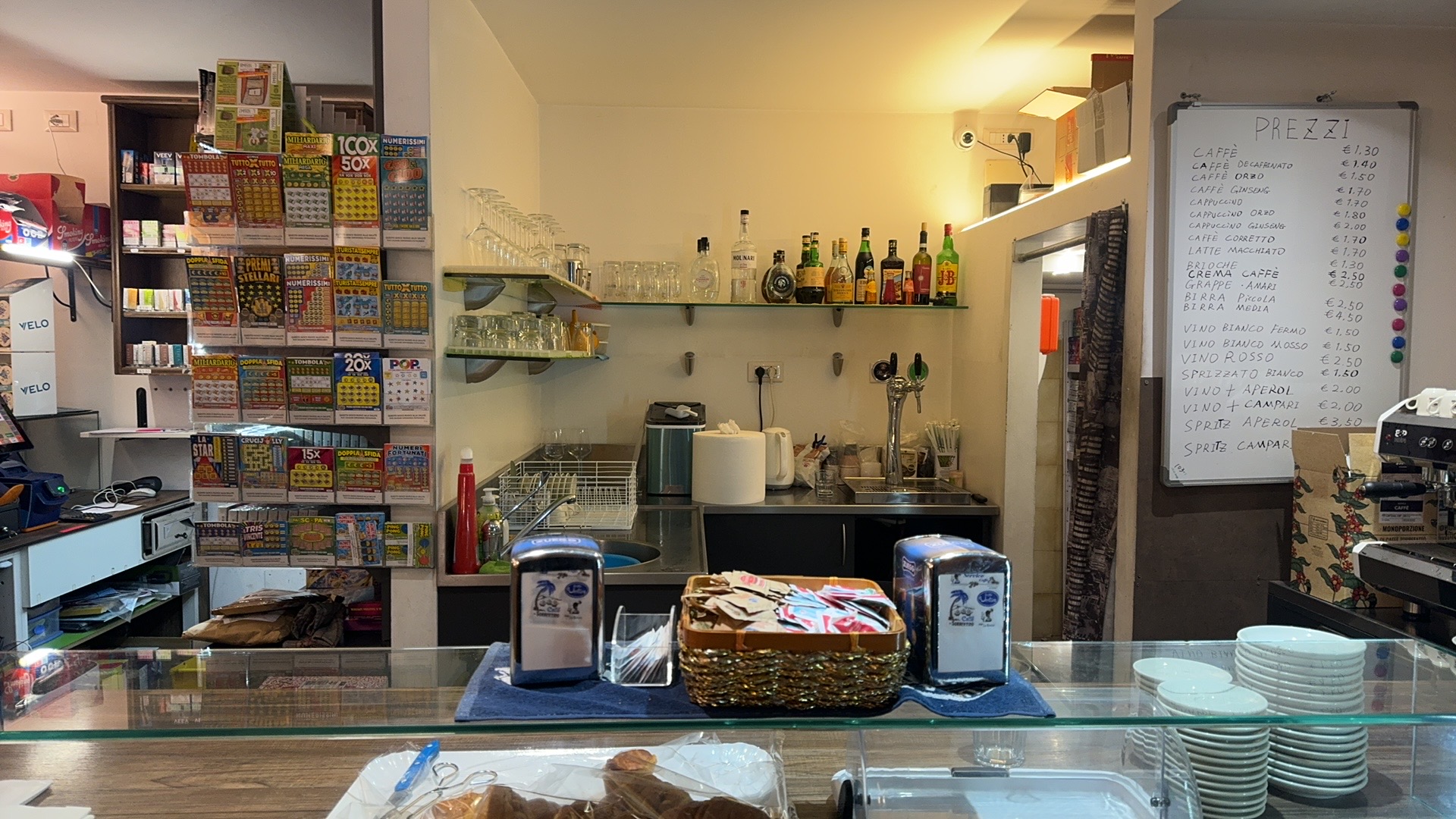 Bar Tabacchi Edicola di Chen Ruoqi