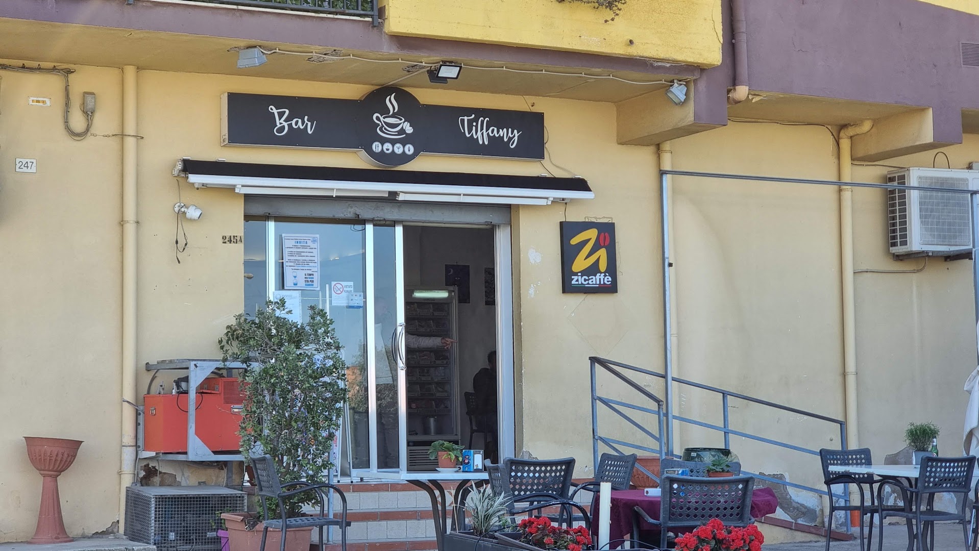 Bar Tiffany menfi, Menfi