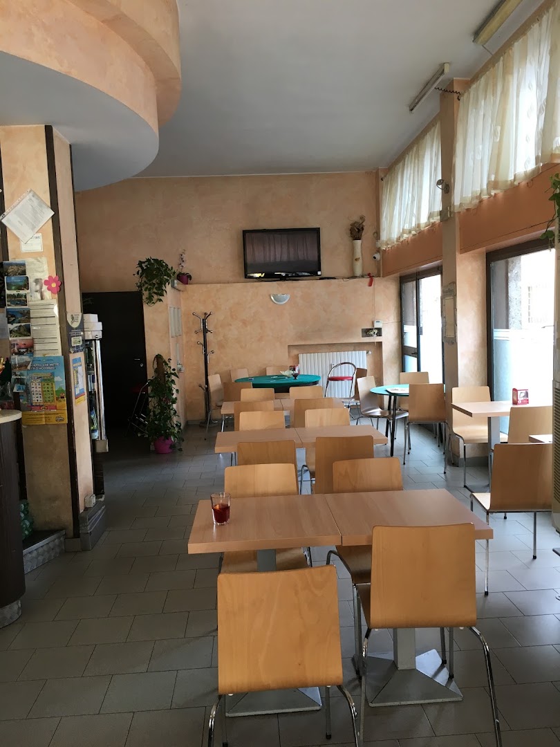 Bar Tolstoi, Milano