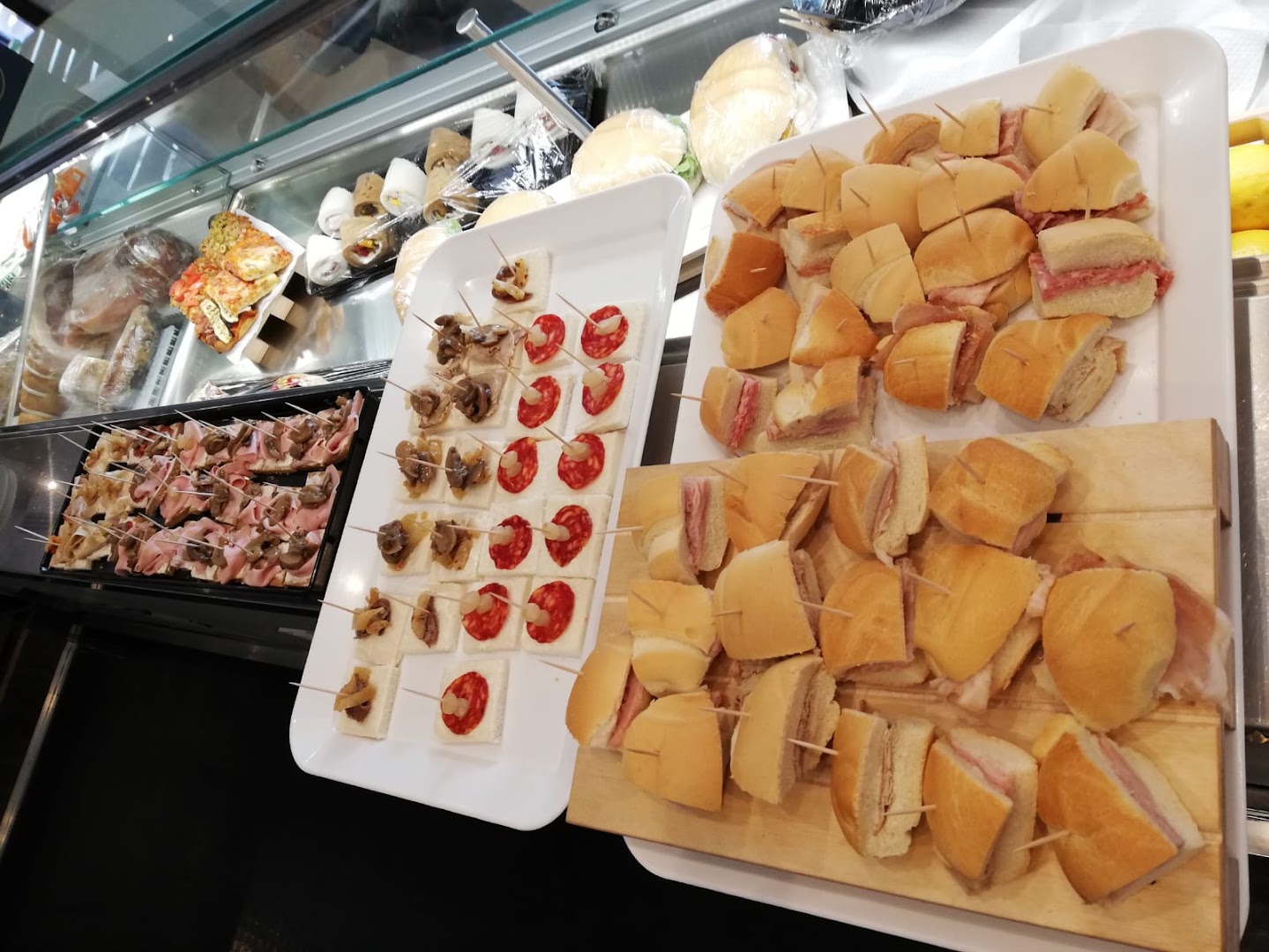 Bar Trattoria 008 （sala biliardo)