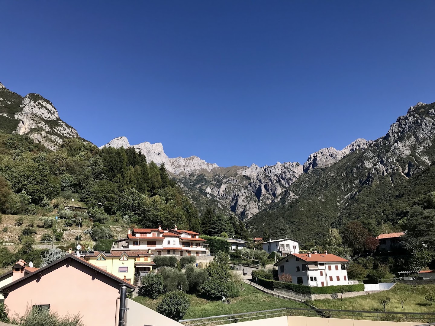 Bar Tropi Cales Srl, Mandello del Lario