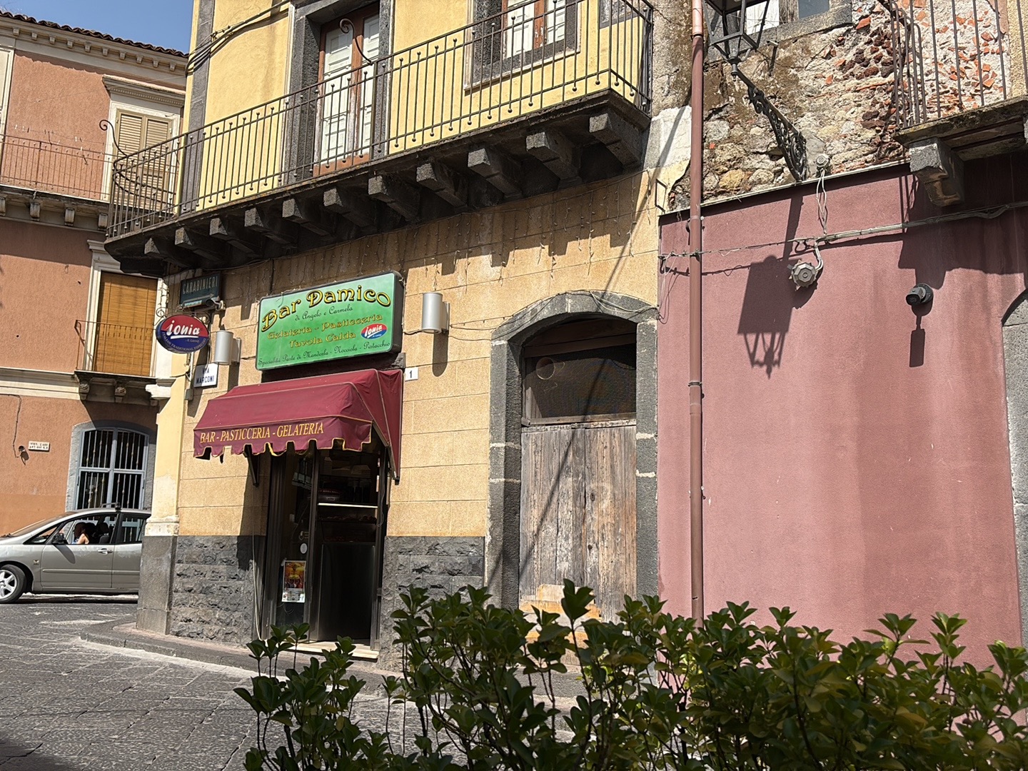 Bar Valastro-Damico