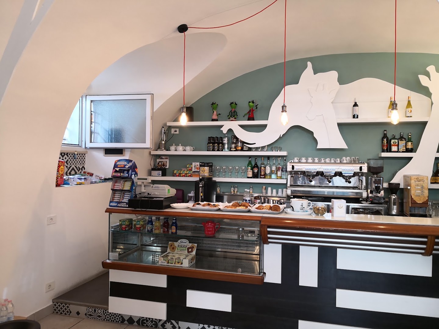 Bar Yanez