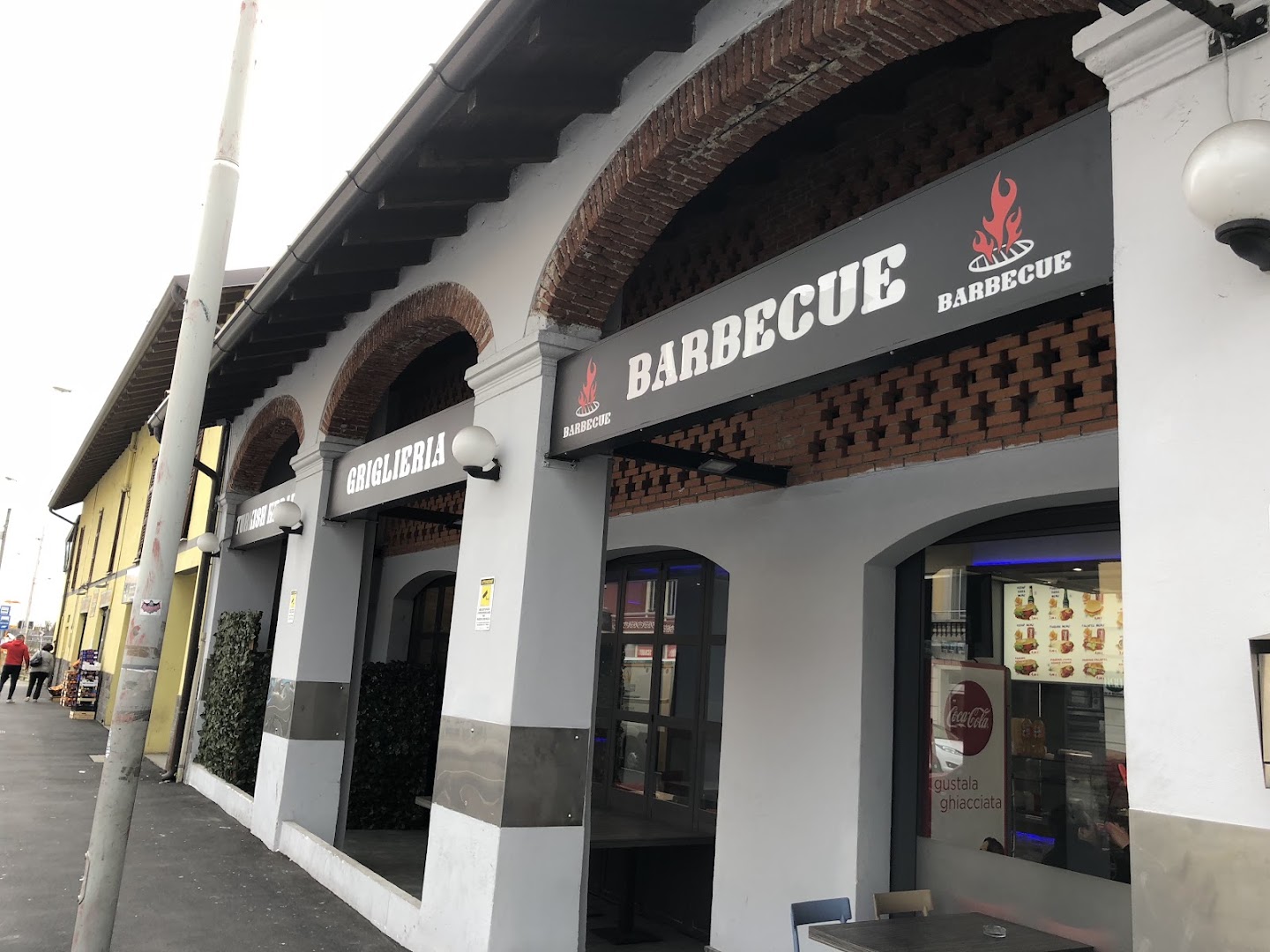 Barbecue pizzeria-kebap-grill