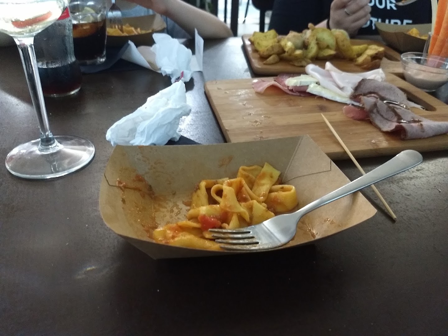 Basil Lounge Bar con Cucina e Pizzeria