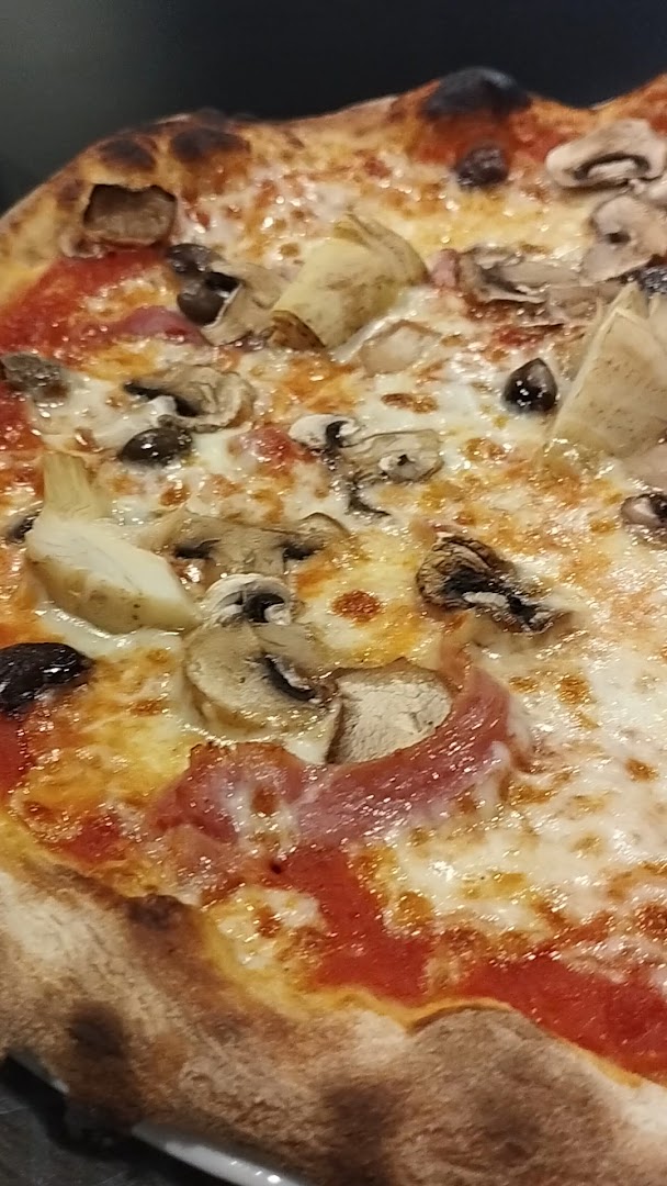 Basil Lounge Bar con Cucina e Pizzeria, Genova