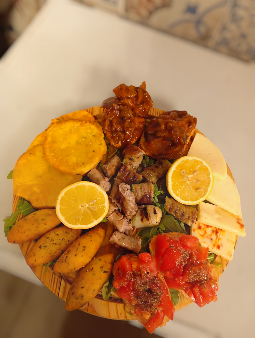 Basilio FOOD & drinks (street food Experience) centro storico.