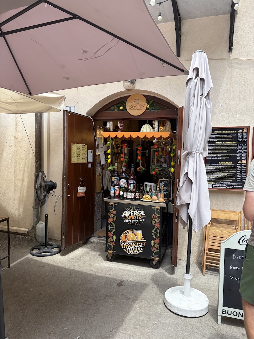 Basilio FOOD & drinks (street food Experience) centro storico.
