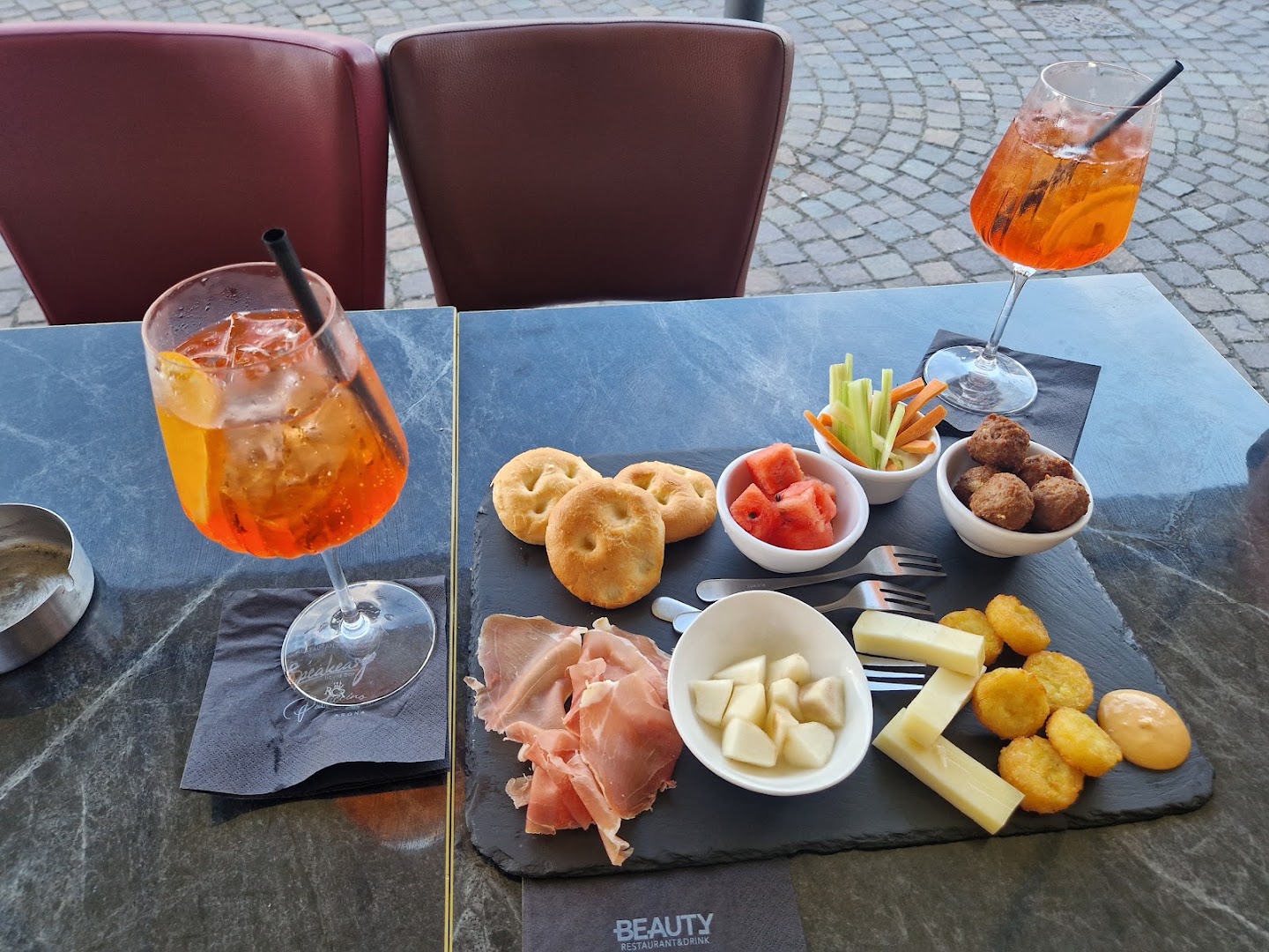 Beauty • Restaurant & Drink, Arona