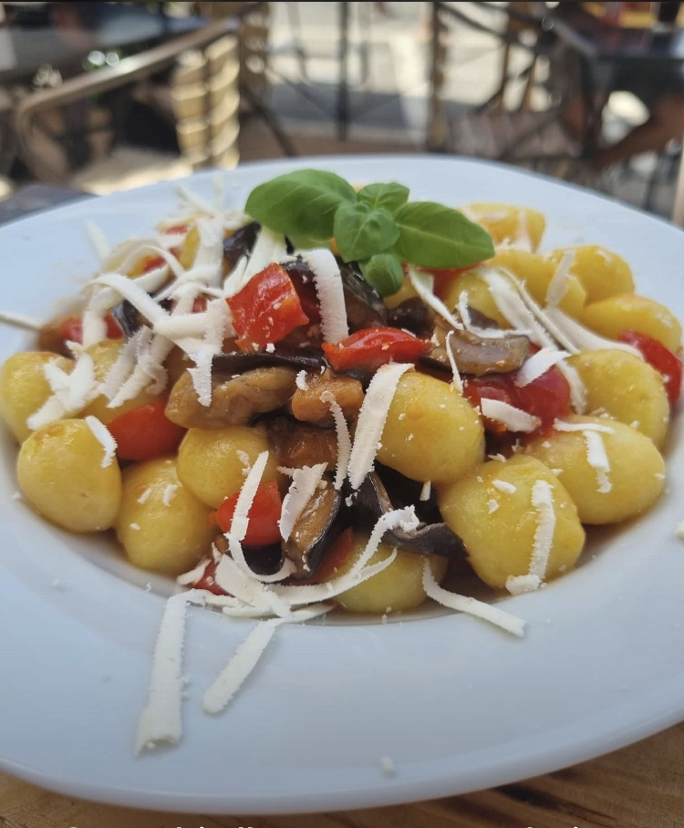 Bedda matri newbar, Imperia
