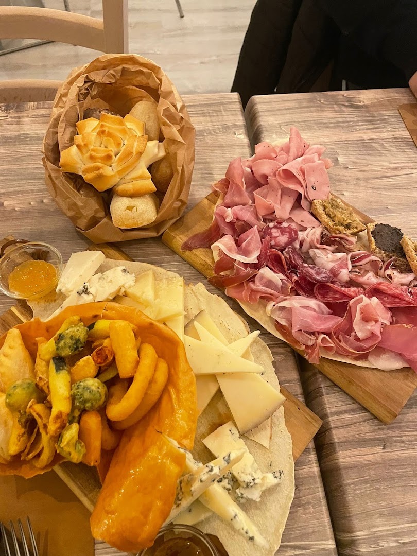 Bellika's lounge bar, Quartucciu