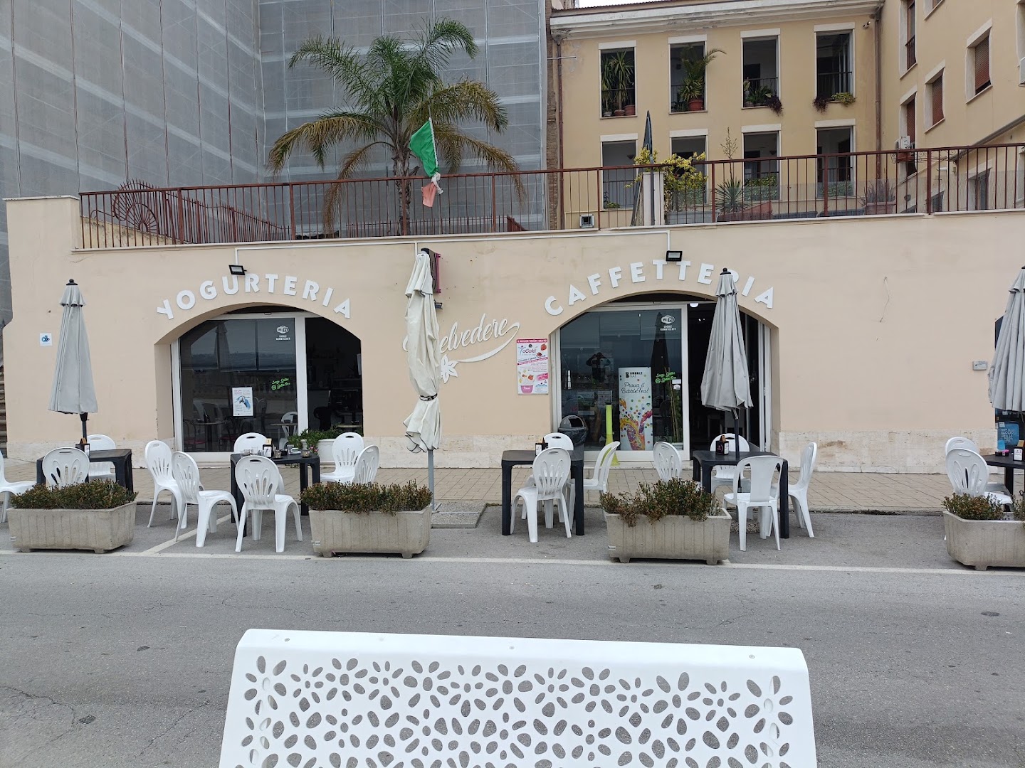 Belvedere Bar yogurteria yogold