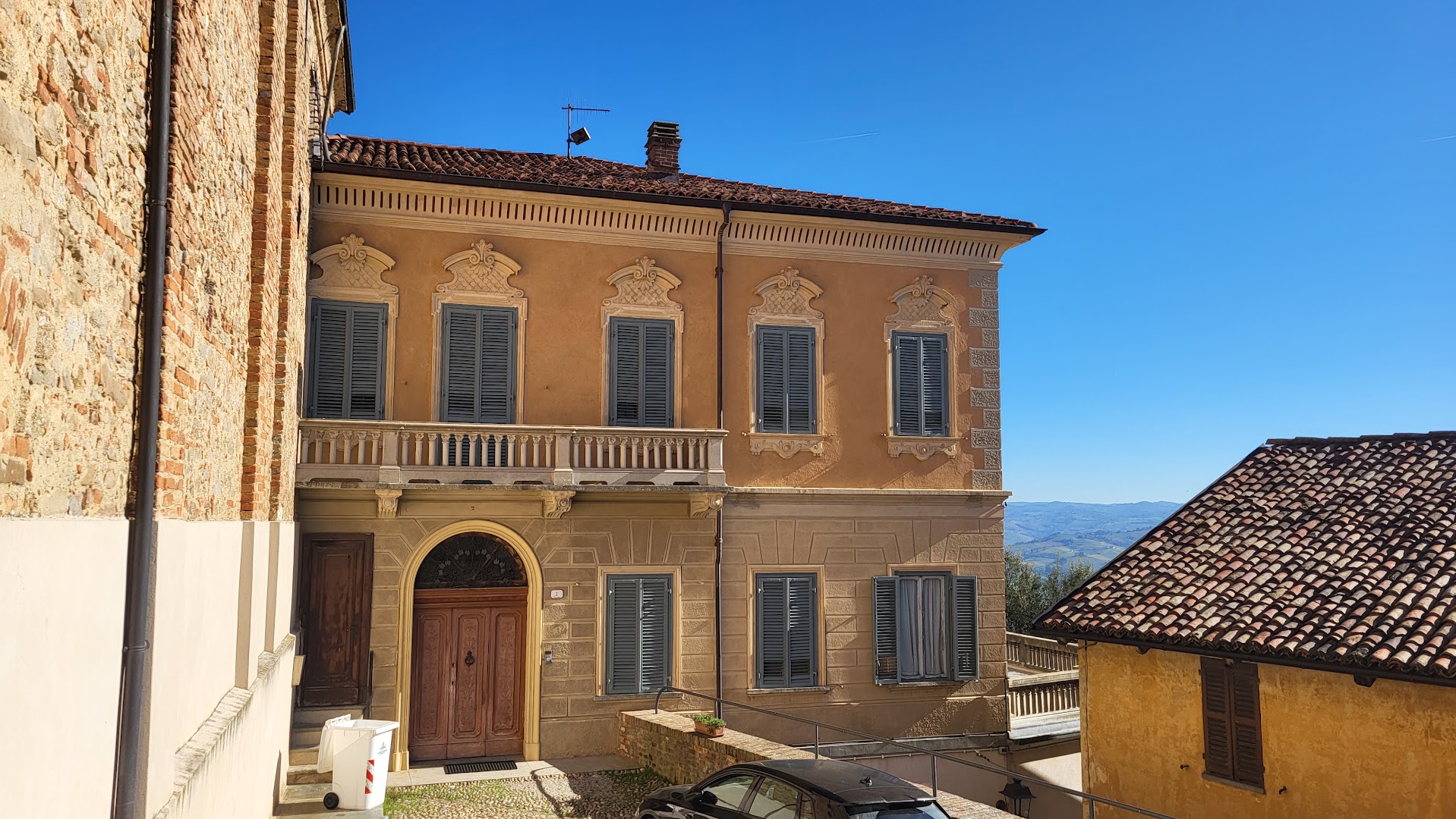 Belvedere di La Morra, La Morra