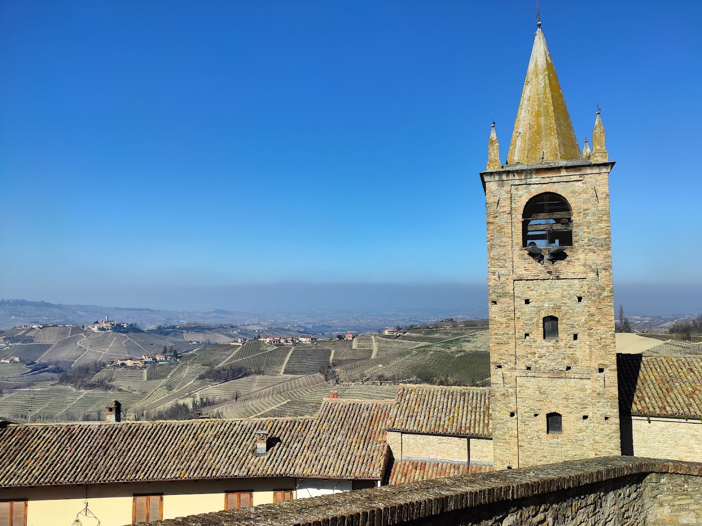 Belvedere di Serralunga d'Alba, Serralunga d'Alba