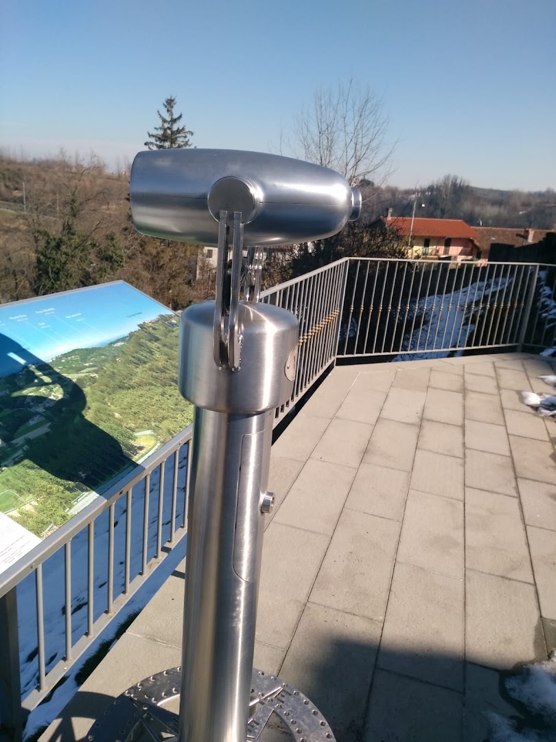 Belvedere Panoramico con Binocolo