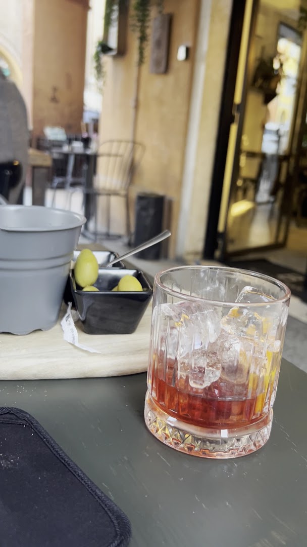 Benny's Bar • Spirits&Kitchen •