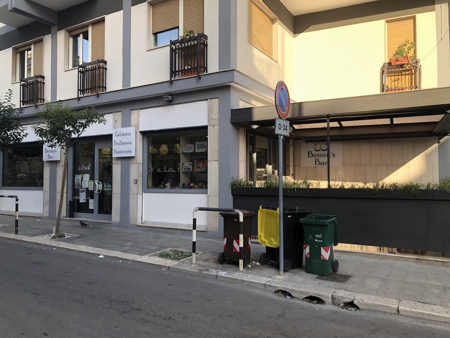 Benny's Bar, Bari