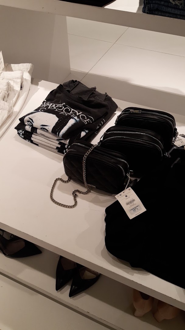 Bershka, Grugliasco