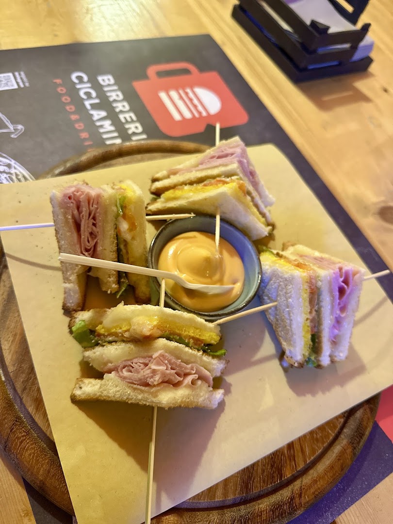 Birreria Ciclamino - Food and Drink